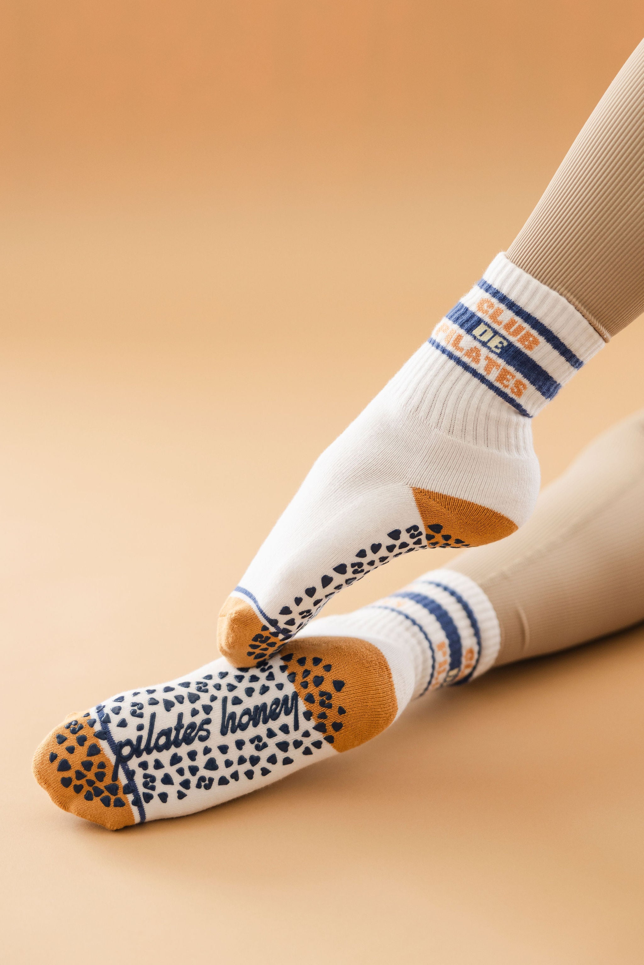 Club de Pilates Crew Grip Socks White/Tan/Washed Royal Pilates Honey