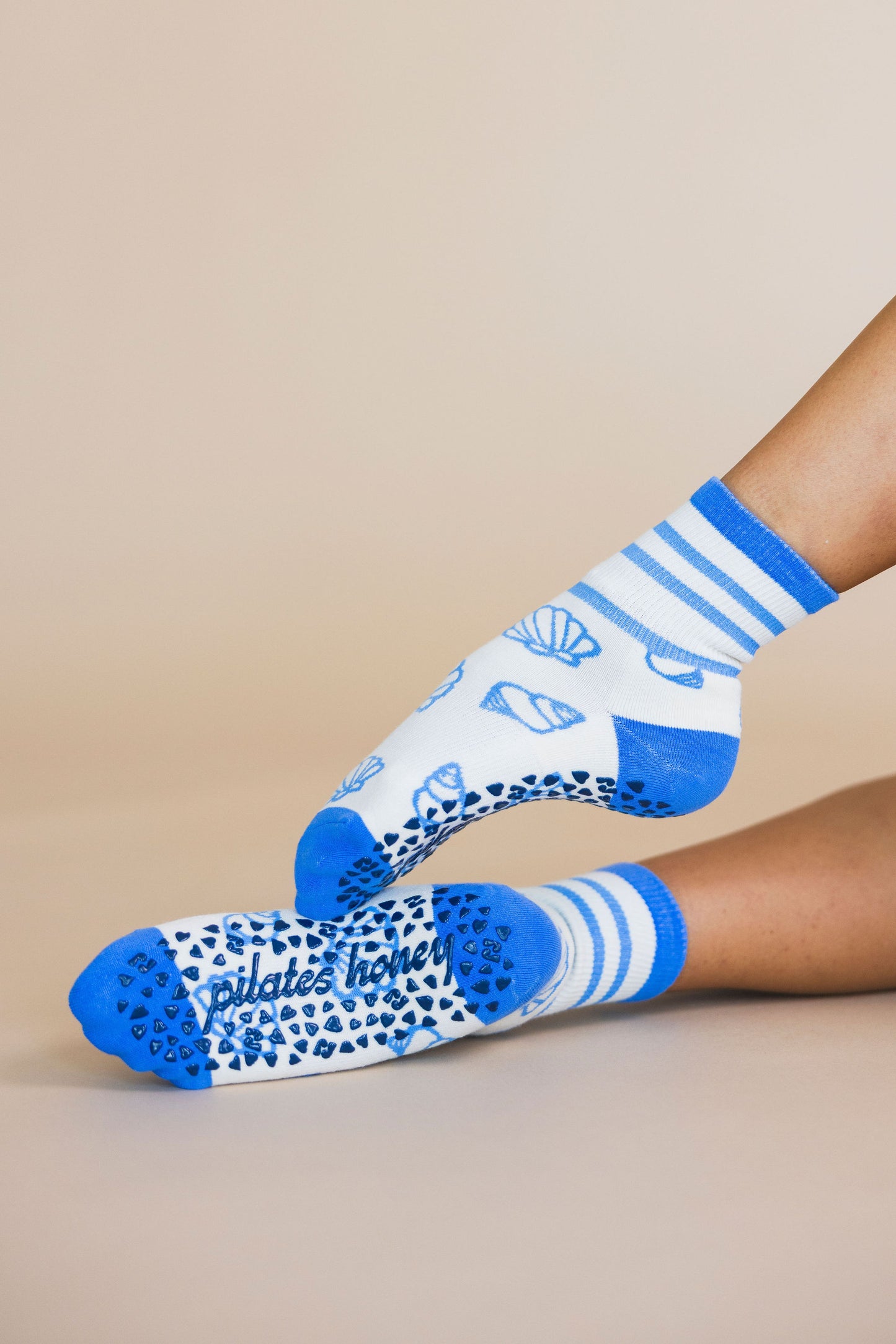 Pretty Shells Shorty Crew Grip Sock