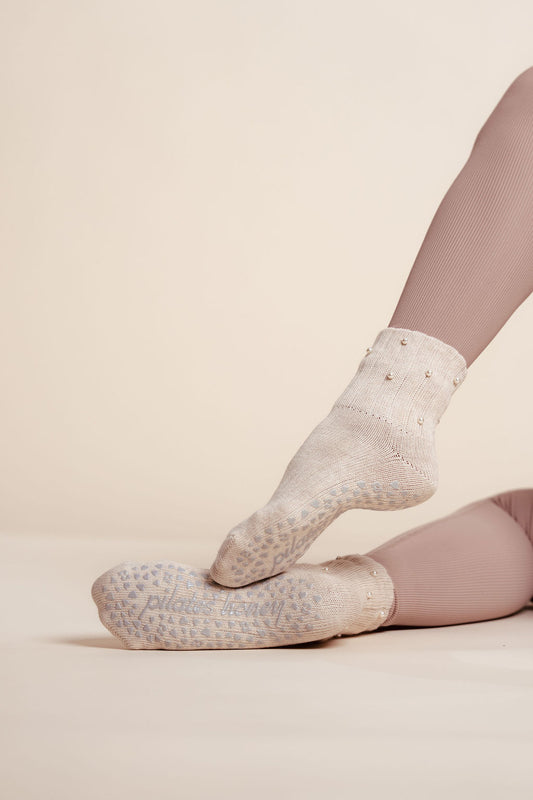 Windsor Pearl Short Scrunch Luxe Grip Sock