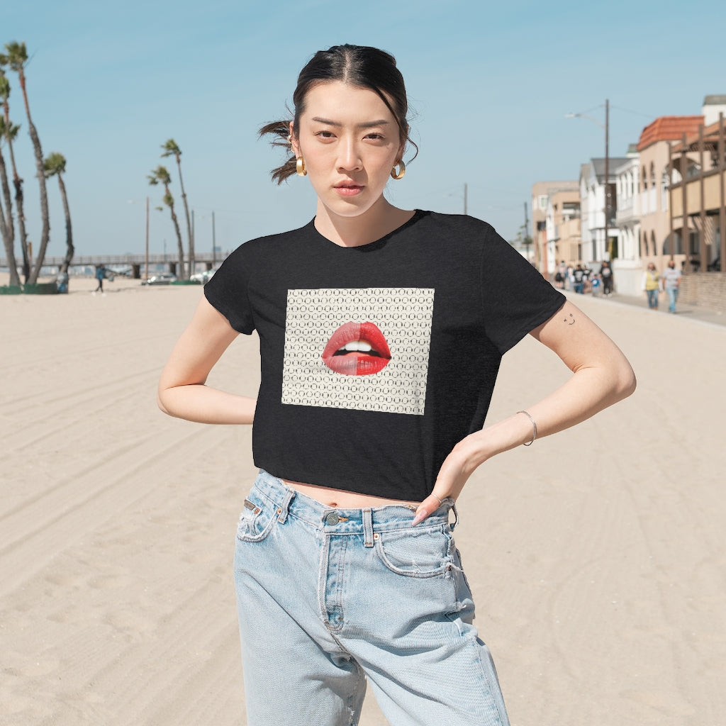 Magic Circle Lips Flowy Cropped Tee